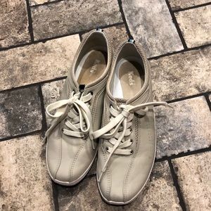 Keds leather size 9.5